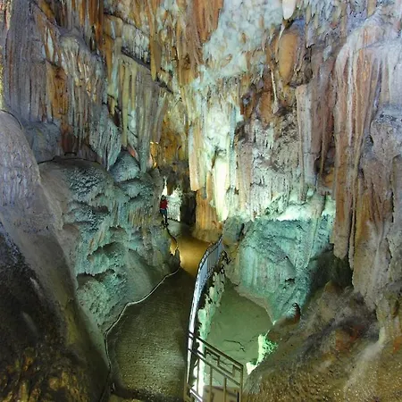 Vangel House * Χαλιωτάτα